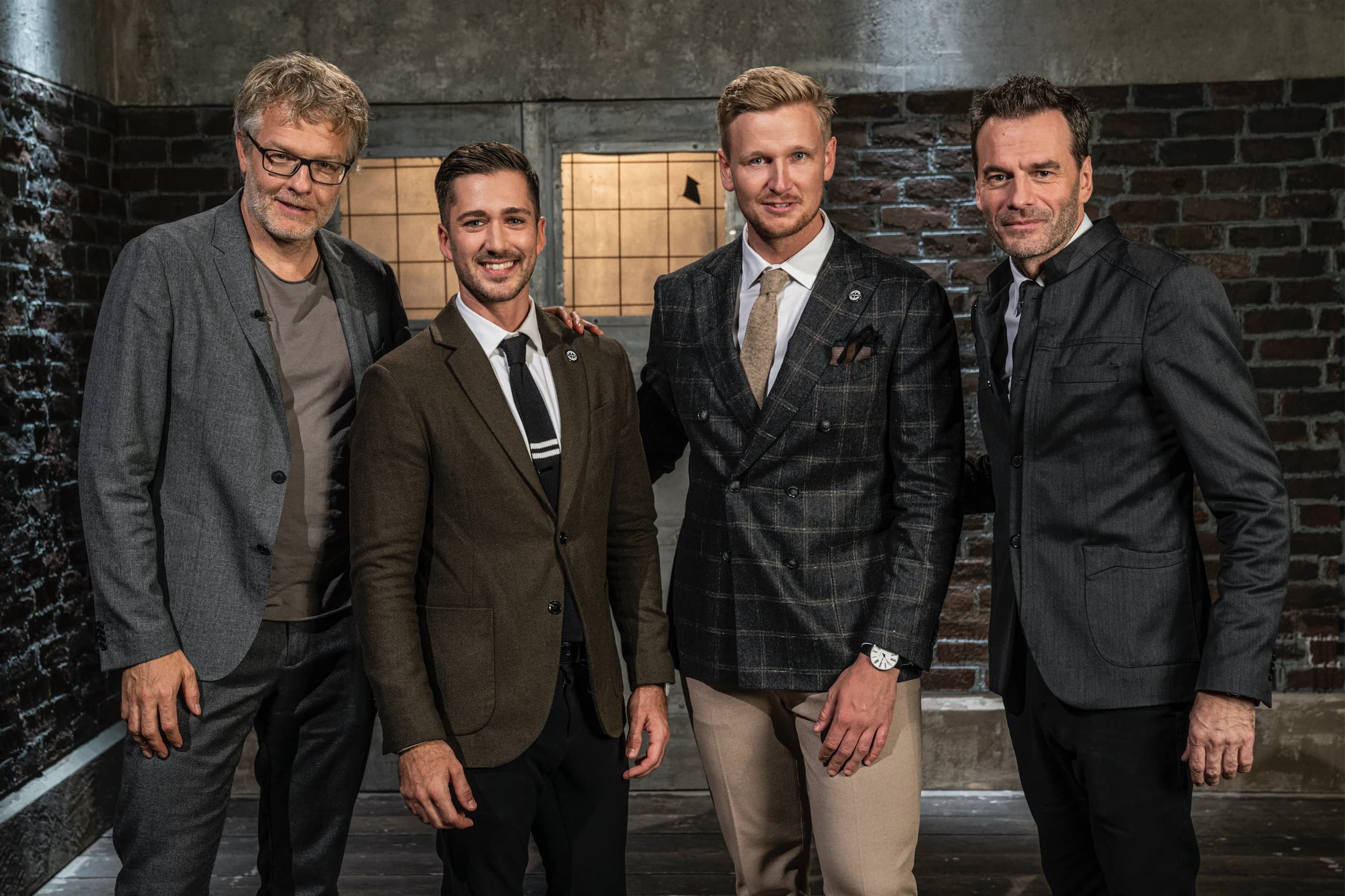 Oliver och Kasper fotograferade tillsammans med Dialægt-duon i Løvens Hule-studion